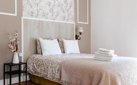 Center King Size Bird Room